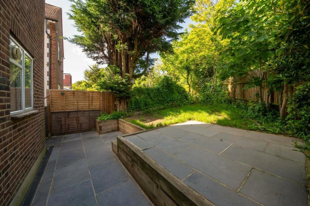 Vibrant & Stylish Mill Hill East Pad Apartment Hendon Bagian luar foto